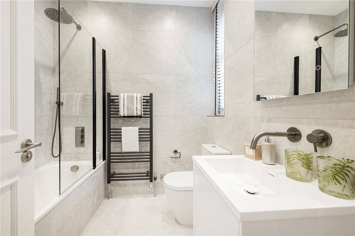 3 bedroom flat, St Georges Court, Gloucester Road SW7 - Available