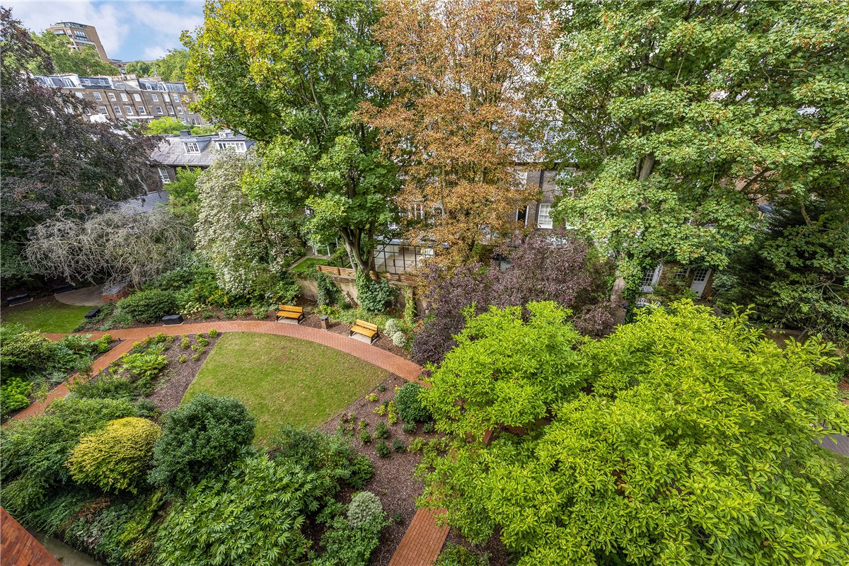 3 bedroom flat, St Georges Court, Gloucester Road SW7 - Available