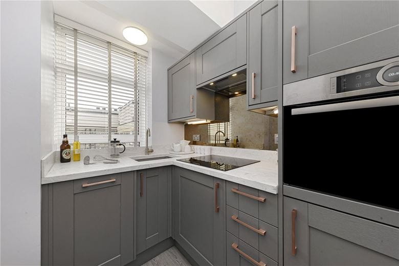 1 bedroom flat, Richmond Court, 200 Sloane Street SW1X - Available
