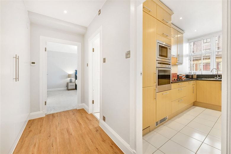 1 bedroom flat, Sloane Street, Belgravia SW1X - Available