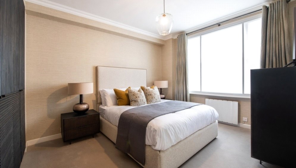 3 bedroom flat, Hill Street, Mayfair W1J - Available
