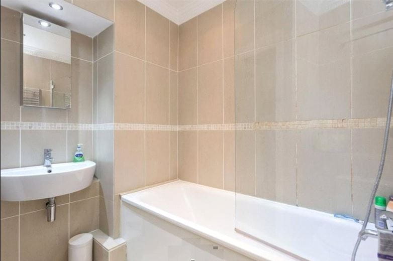 2 bedroom flat, Garrick House, Carrington Street W1J - Available
