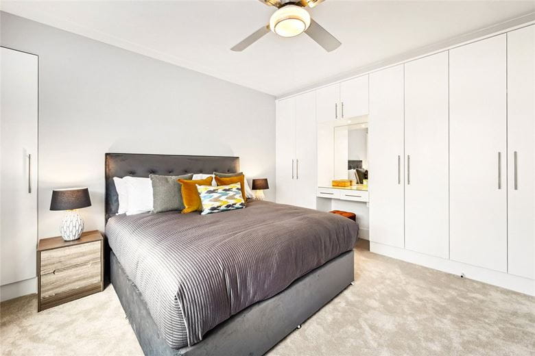 1 bedroom flat, Richmond Court, 200 Sloane Street SW1X - Available