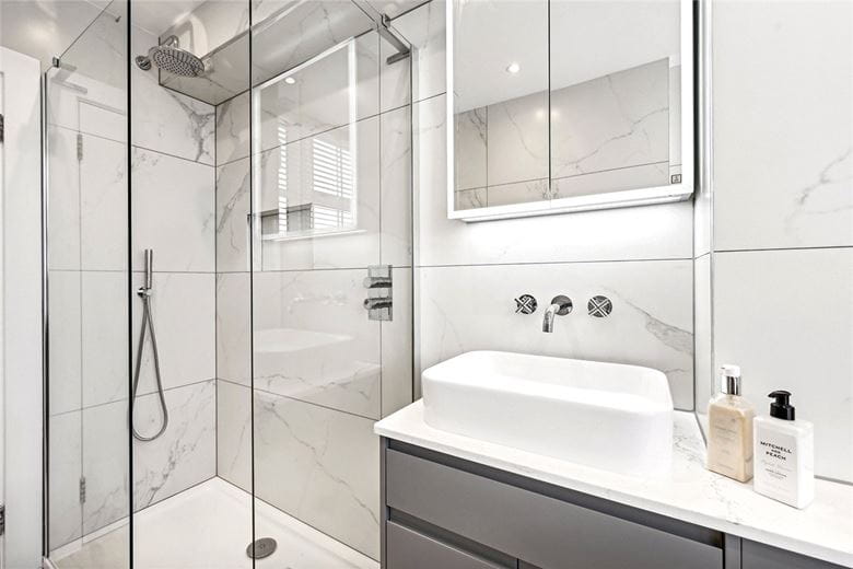 1 bedroom flat, Richmond Court, 200 Sloane Street SW1X - Available