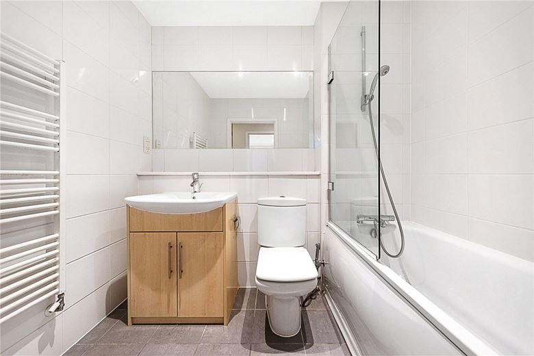 2 bedroom flat, Canal Boulevard, Camden NW1