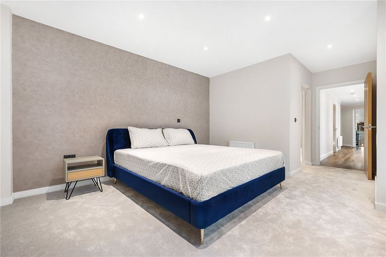 2 bedroom flat, Canal Boulevard, Camden NW1