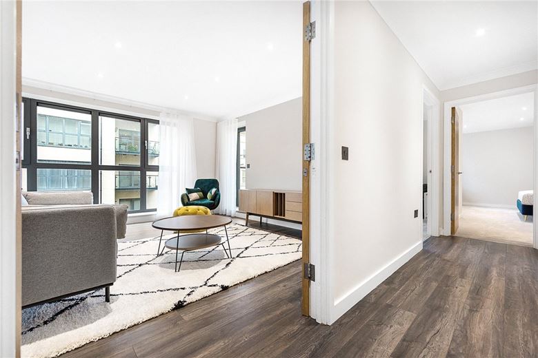 2 bedroom flat, Canal Boulevard, Camden NW1