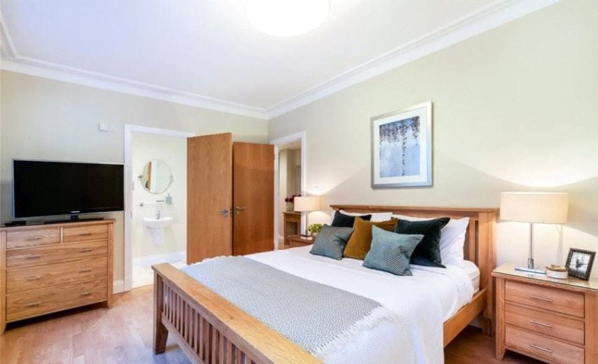 2 bedroom flat, Stafford Court, Kensington High Street W8 - Available