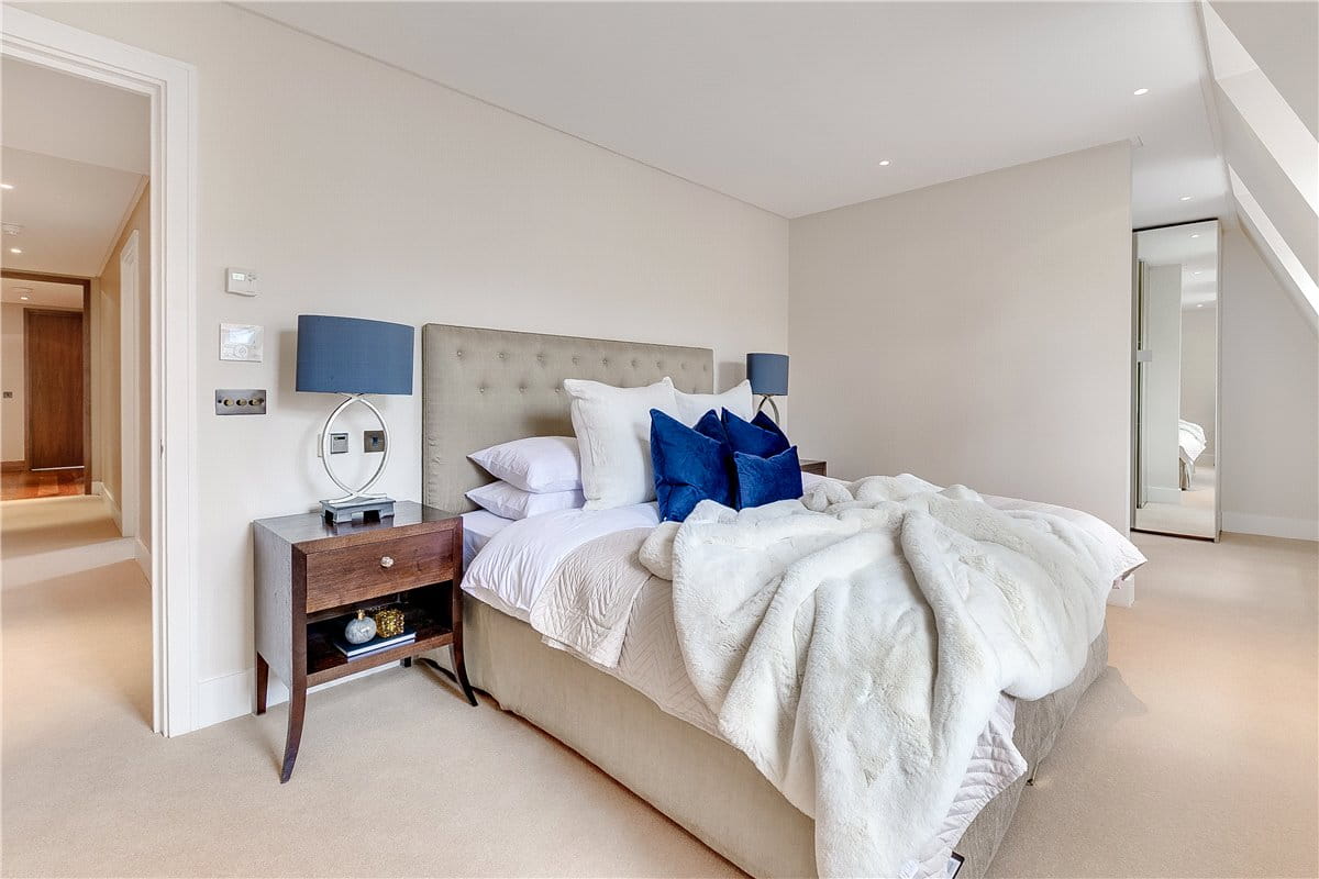 3 bedroom flat, Park Street, Mayfair W1K - Available