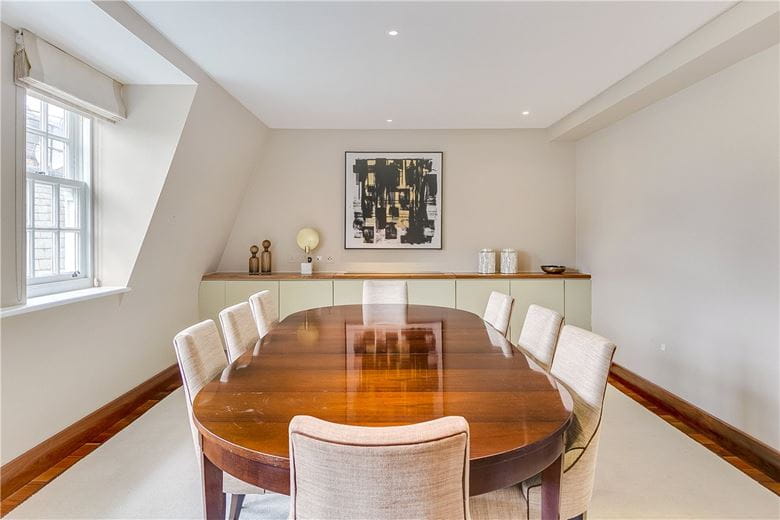 3 bedroom flat, Park Street, Mayfair W1K - Available