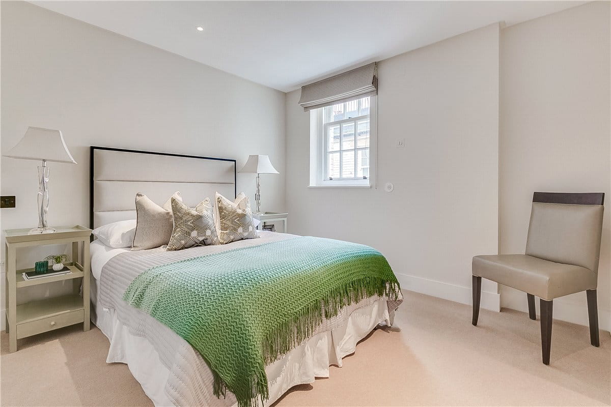 3 bedroom flat, Park Street, Mayfair W1K - Available