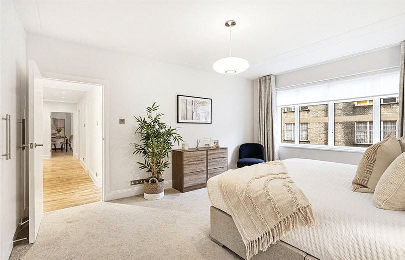 2 bedroom flat, Richmond Court, 200 Sloane Street SW1X - Available