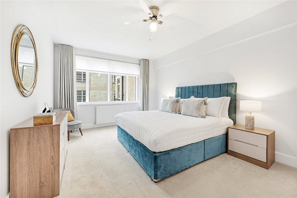1 bedroom flat, Richmond Court, 200 Sloane Street SW1X - Available