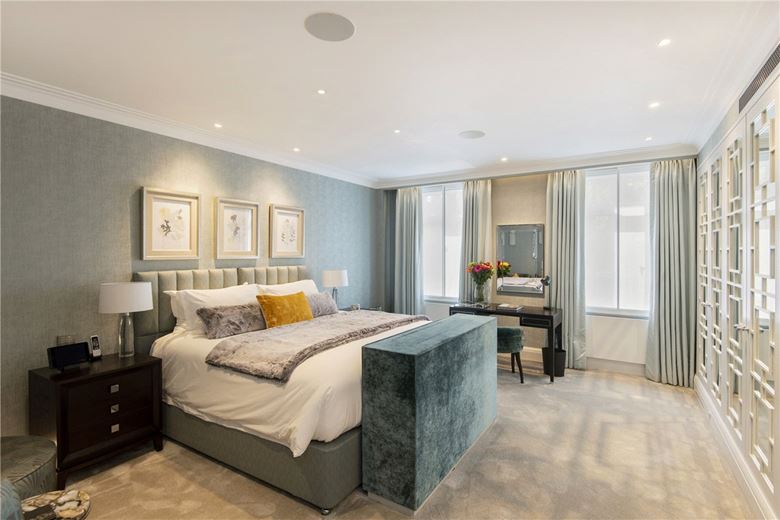 1 bedroom flat, Park Lane, London W1K - Available