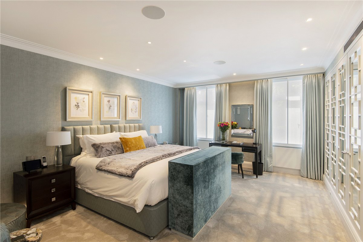 1 bedroom flat, Park Lane, London W1K - Available