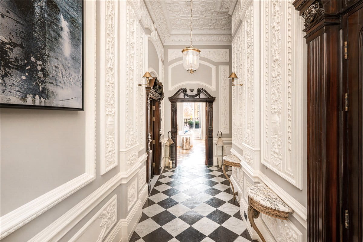 2 bedroom flat, Strand, Covent Garden WC2R - Available