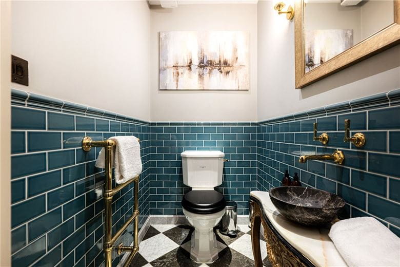 2 bedroom flat, Strand, Covent Garden WC2R - Available