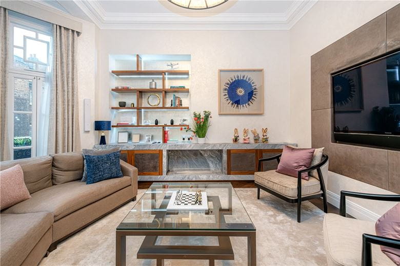 2 bedroom flat, Green Street, Mayfair W1K - Available