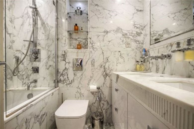 2 bedroom flat, South Audley Street, Mayfair W1K - Available