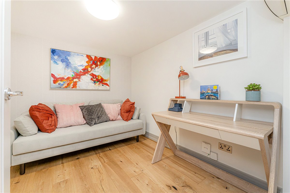 2 bedroom flat, Park Street, Mayfair W1K - Available