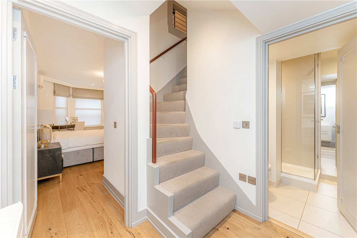 2 bedroom flat, Park Street, Mayfair W1K - Available