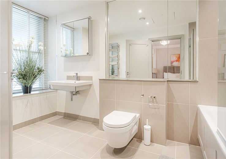 2 bedroom flat, Park Street, Mayfair W1K - Available