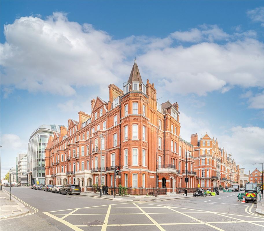 2 bedroom flat, Park Street, Mayfair W1K - Available