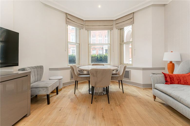 2 bedroom flat, Park Street, Mayfair W1K - Available