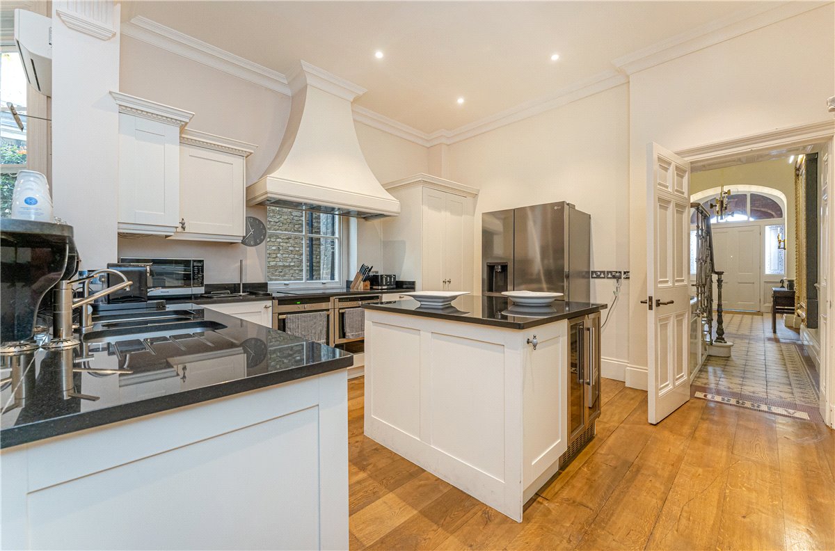 3 bedroom house, North Audley Street, London W1K - Available
