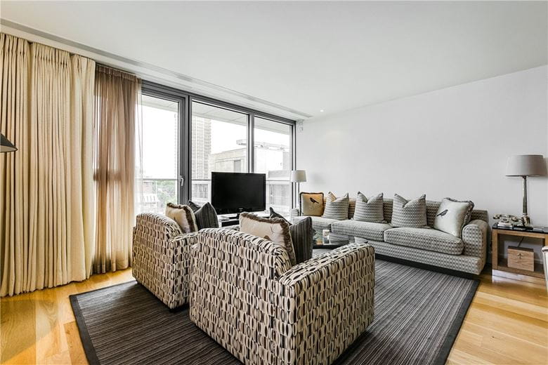 3 bedroom flat, Knightsbridge, London SW7 - Available