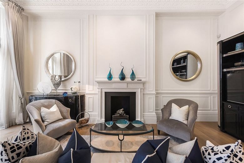 2 bedroom flat, Ennismore Gardens, Knightsbridge SW7 - Let Agreed