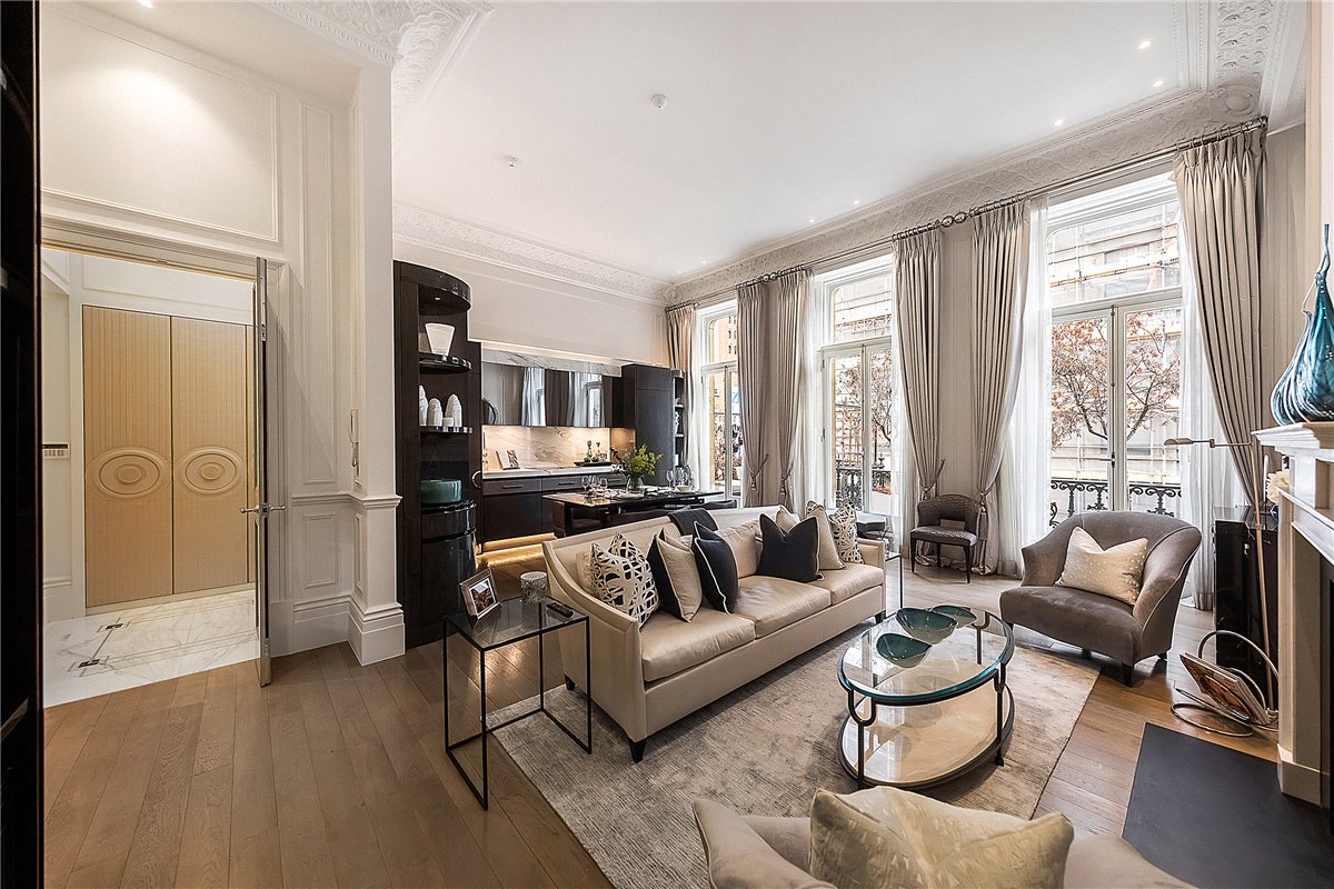 2 bedroom flat, Ennismore Gardens, Knightsbridge SW7 - Let Agreed