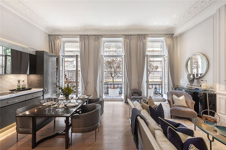 2 bedroom flat, Ennismore Gardens, Knightsbridge SW7 - Let Agreed