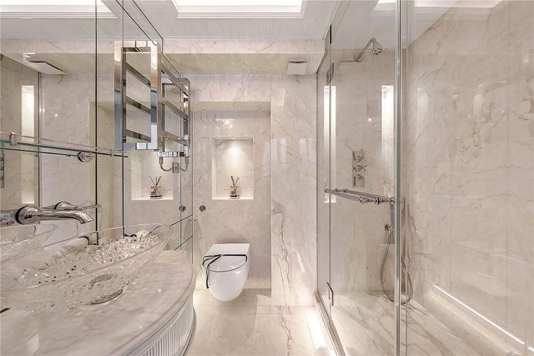 2 bedroom flat, Ennismore Gardens, Knightsbridge SW7 - Let Agreed