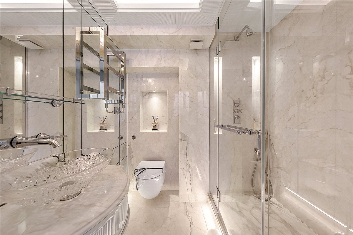 2 bedroom flat, Ennismore Gardens, Knightsbridge SW7 - Let Agreed