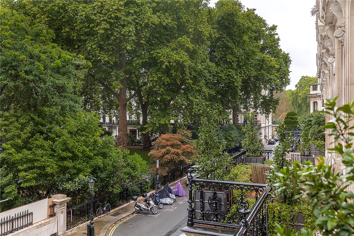 2 bedroom flat, Ennismore Gardens, Knightsbridge SW7 - Let Agreed
