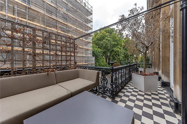 2 bedroom flat, Ennismore Gardens, Knightsbridge SW7 - Let Agreed