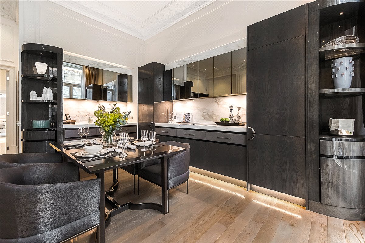 2 bedroom flat, Ennismore Gardens, Knightsbridge SW7 - Let Agreed