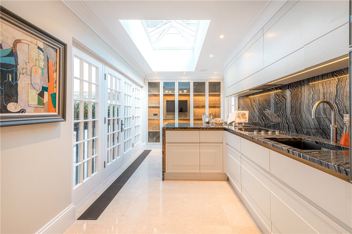 4 bedroom flat, Upper Brook Street, Mayfair W1K