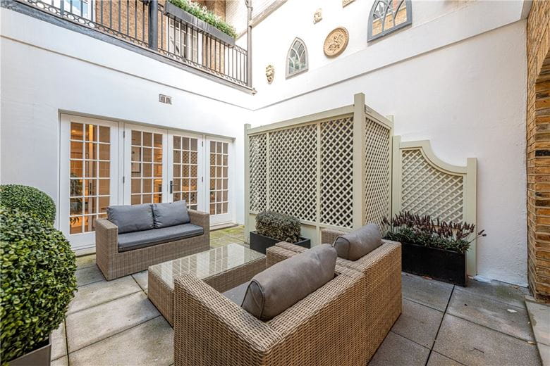 4 bedroom flat, Upper Brook Street, Mayfair W1K