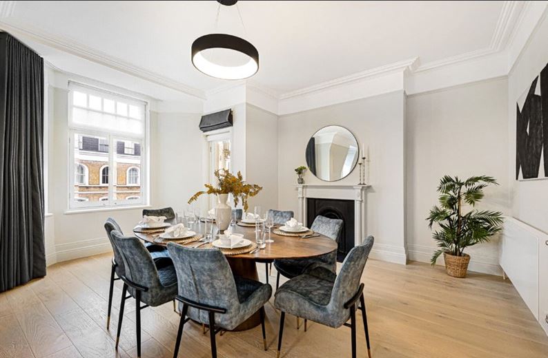 4 bedroom flat, St Georges Court, Gloucester Road SW7 - Available