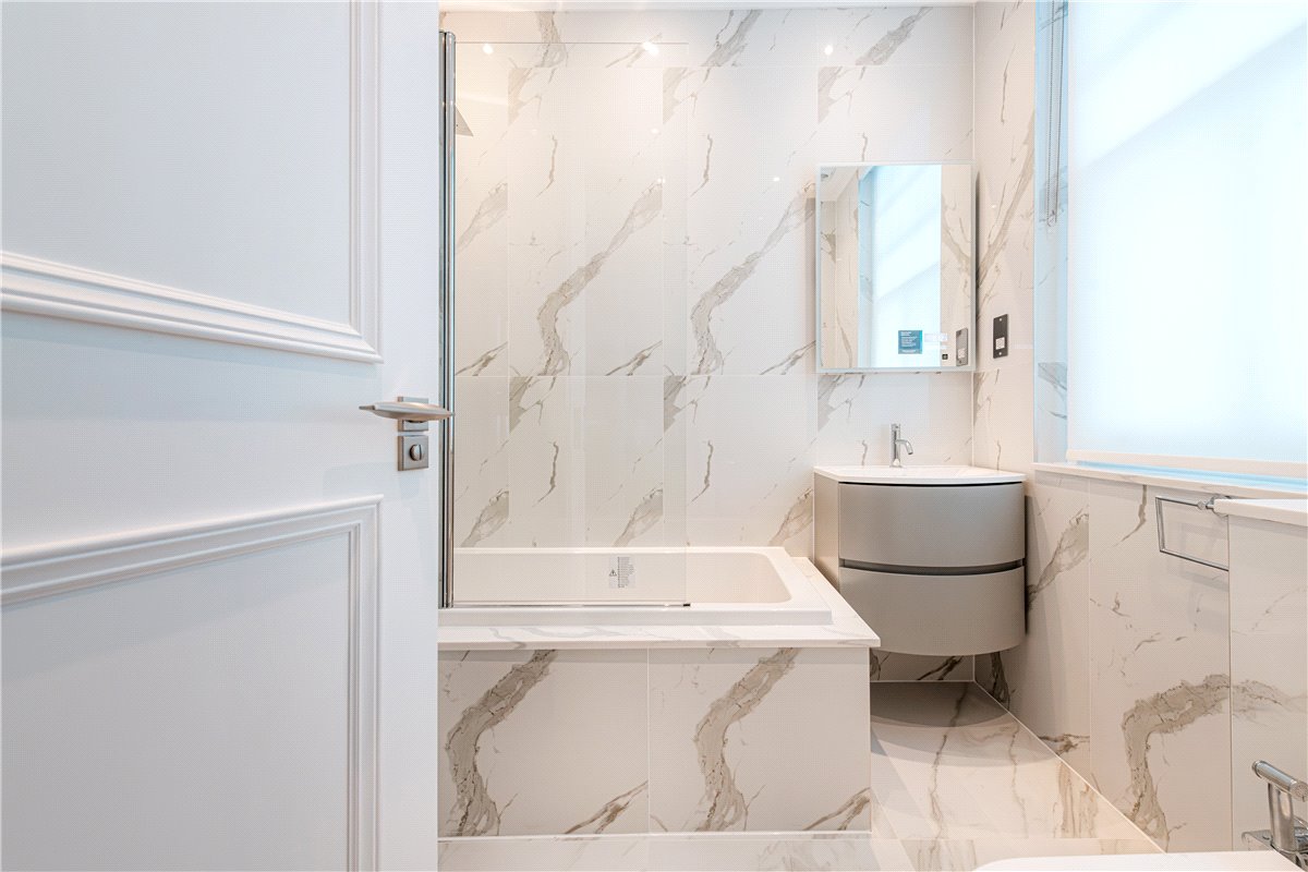 4 bedroom flat, Duke Street, Mayfair W1K - Available