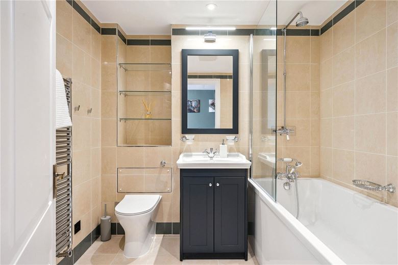 2 bedroom flat, Park Street, Mayfair W1K - Available