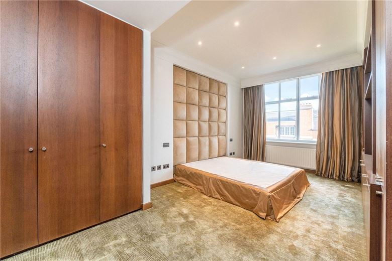 3 bedroom flat, Grosvenor Square, Mayfair W1K - Available