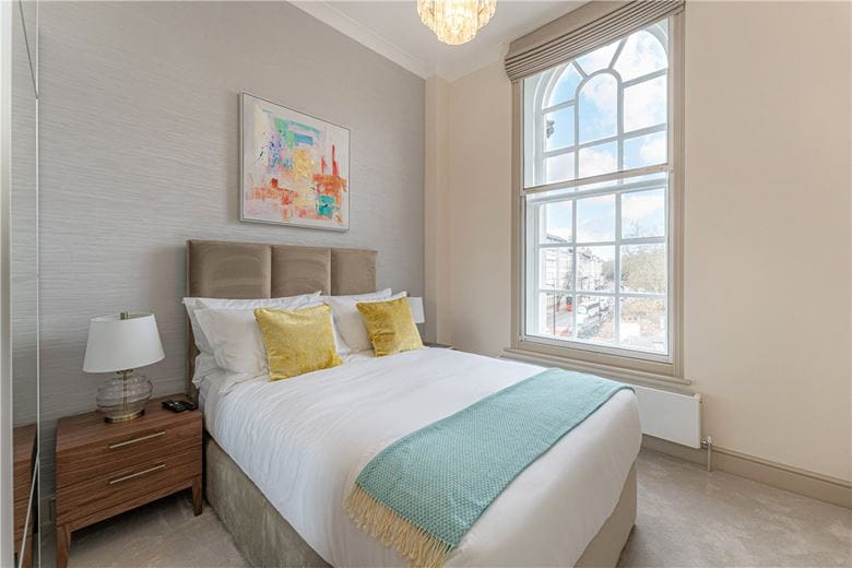 2 bedroom flat, Grosvenor Gardens, Belgravia SW1W - Available