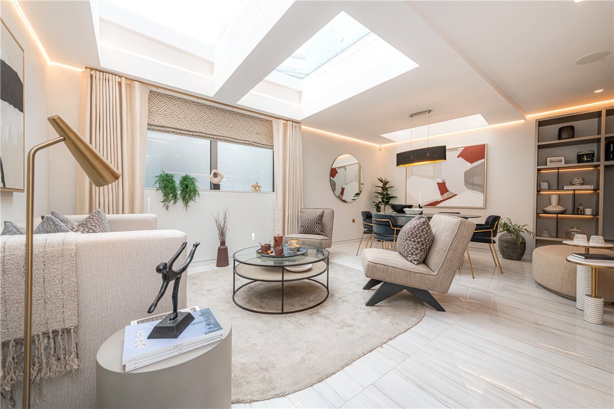 3 bedroom maisonette, South Molton Street, Mayfair W1K - Available