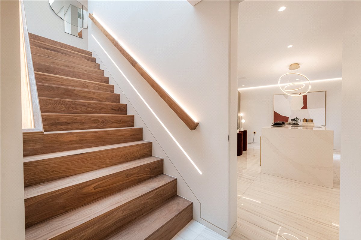 3 bedroom maisonette, South Molton Street, Mayfair W1K - Available