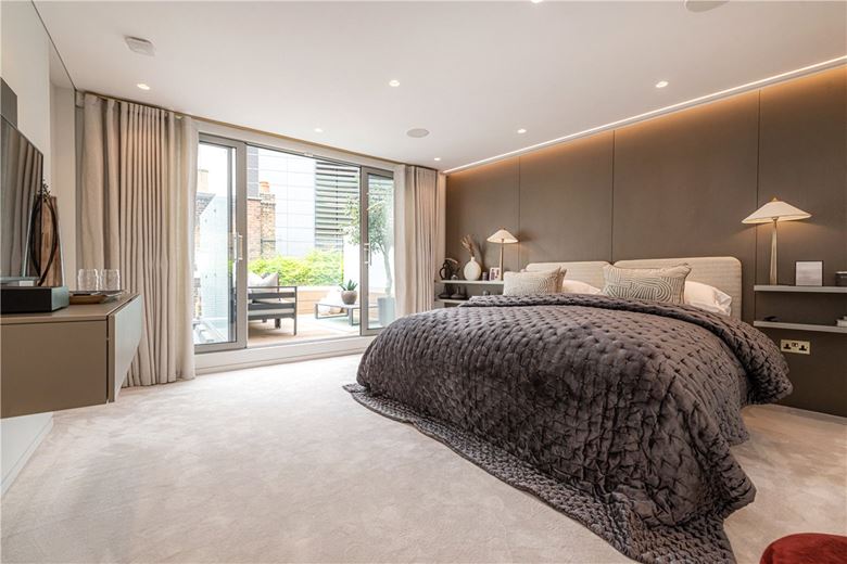 3 bedroom maisonette, South Molton Street, Mayfair W1K - Available