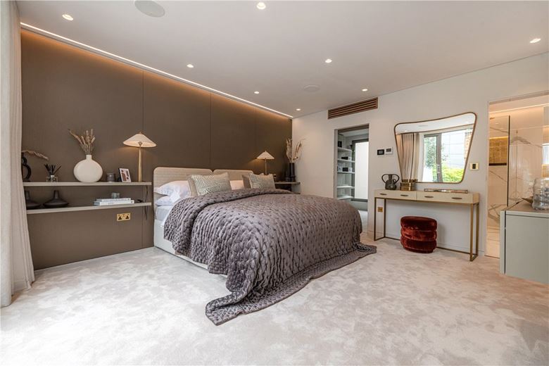 3 bedroom maisonette, South Molton Street, Mayfair W1K - Available