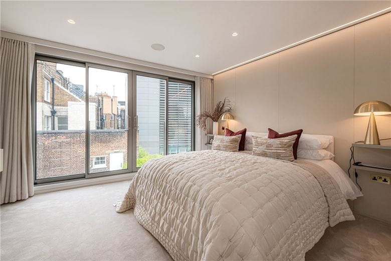 3 bedroom maisonette, South Molton Street, Mayfair W1K - Available